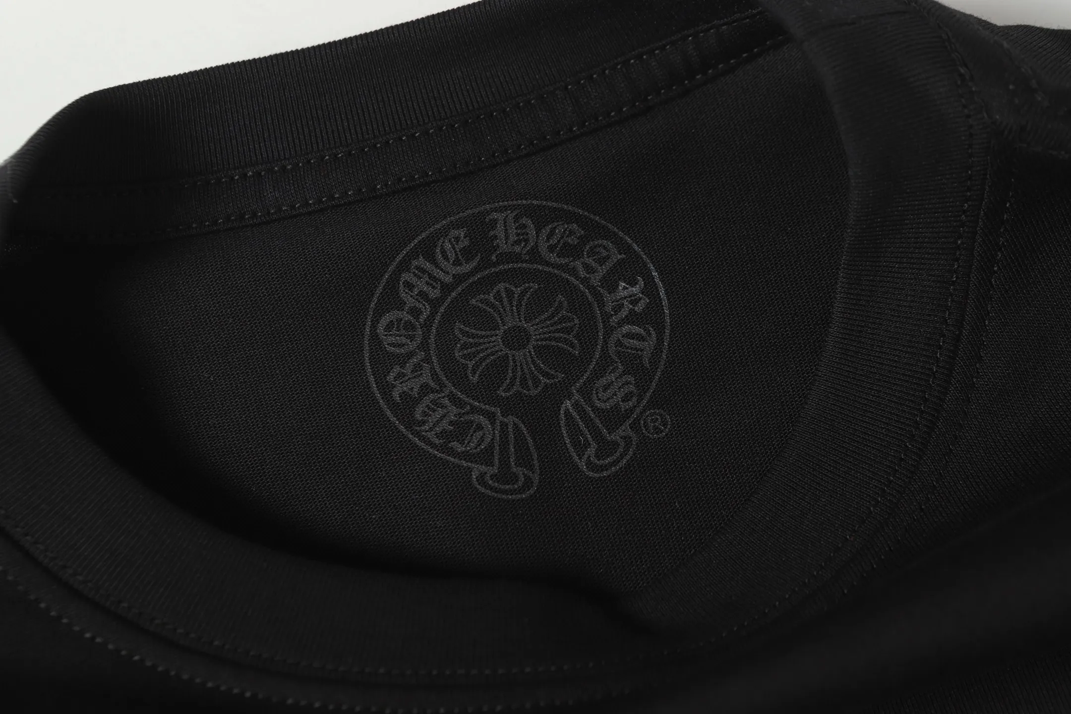 P160 K2143 cross-border model, please do not place an order if you pursue quality. -Chrome Hearts/Chrome Hearts Sanskrit horseshoe printed popular long-sleeved T-shirt -High weight, high density and high quality. The wool is soft, delicate and skin-friendly. It feels soft and silky. It has excellent warmth and skin-friendly properties.